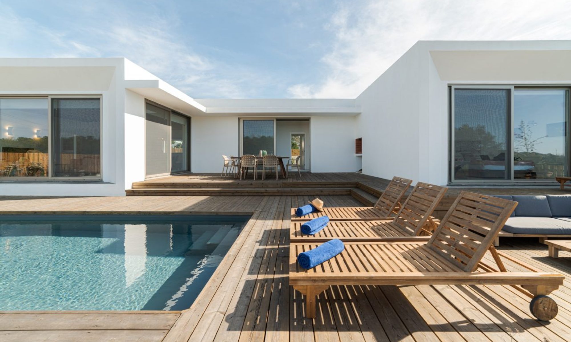 lounge-chairs-in-modern-villa-pool.jpg